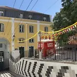 Serviced - Ascensor Da Bica Lisboa